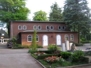 Die Kapelle auf dem Stellinger Friedhof von der rechten Seite.
