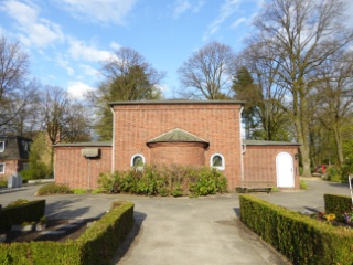 Die Rückseite der Kapelle, wie sie seit 2016 vom Friedhof aus wieder zu sehen ist.