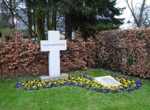 Kreuz auf dem Diakonissenfriedhof in Stellingen.